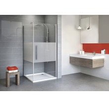 Salle de bain avec cabine de douche en verre et meuble sous-lavabo