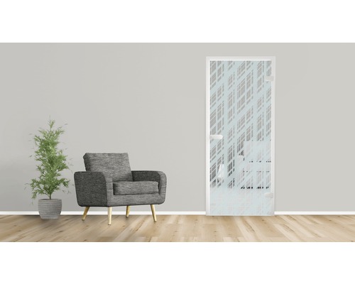 Vue d''une pièce avec fauteuil et porte design en verre