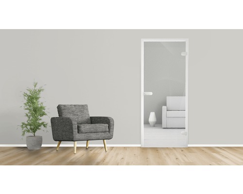 Pièce avec une porte en verre, un fauteuil et une plante