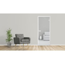 Intérieur avec fauteuil, plante et porte intérieure avec insert en verre