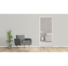 Intérieur avec fauteuil, plante d''intérieur et porte intérieure en verre