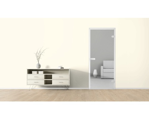 Modernes Zimmer mit Kommode und Glastür