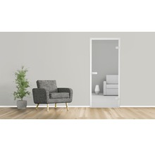 Salon avec fauteuil, plante d''intérieur et porte en verre