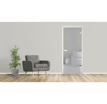 Scène d''intérieur lumineuse avec fauteuil et porte en verre