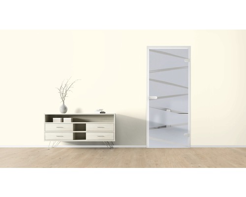 Wohnzimmer mit Kommode und begehbarem Kleiderschrank