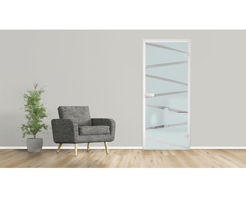 Zimmeransicht mit Glastür, Sessel und Pflanze im Topf