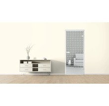 Vue intérieure avec commode et porte en verre avec décor carré