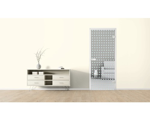 Vue intérieure avec commode et porte en verre avec décor carré