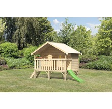Spielhaus aus Holz mit Rutsche im Garten