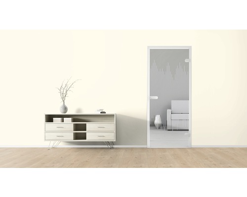 Pièce lumineuse avec commode et porte en verre