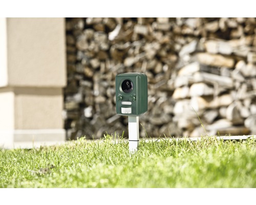 Tierabwehrgerät im Garten zur Abschreckung von Tieren