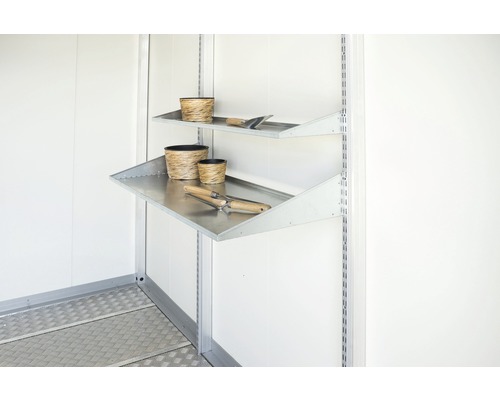 Système d''étagères avec tablettes métalliques et accessoires de jardinage