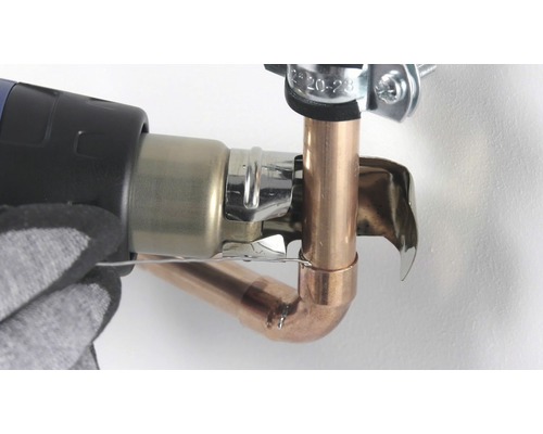 Löten einer Kupferrohrverbindung mit einem Brenner