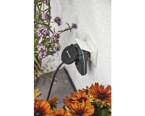 Adaptateur Gardena branché sur une prise à l''extérieur