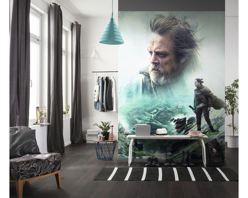 Wohnraum mit Fototapete, Lampe, Garderobe, Stuhl, Teppich und Dekoration