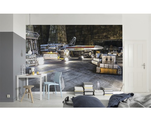 Raum mit Star Wars Fototapete mit Raumschiff in Werkstattszene