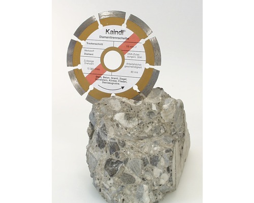 Kaindl Diamanttrennscheibe auf einem Stück Stein