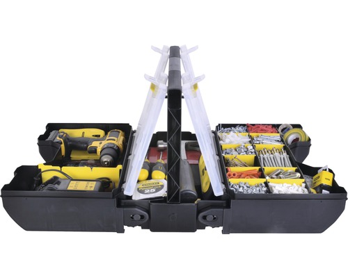 Geöffnete Werkzeugkiste mit Werkzeugen und Zubehör