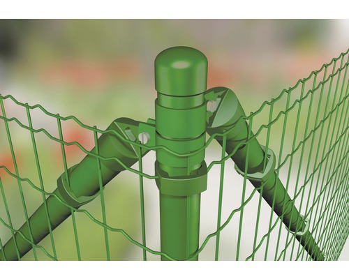 Detailansicht eines Gartenzauns mit Pfosten und Streben