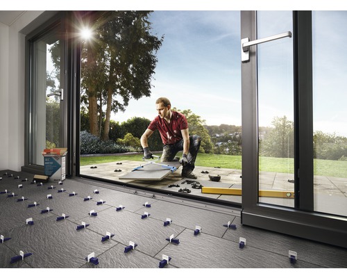 Pose de carreaux à l''extérieur avec système de nivellement