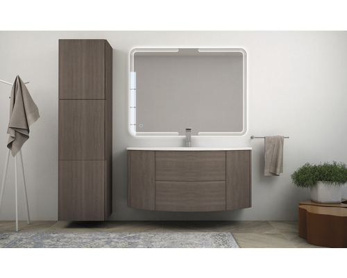 Salle de bain avec meuble sous-vasque, armoire de toilette et armoire haute