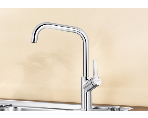 Küchenarmatur aus Metall mit hohem Auslauf