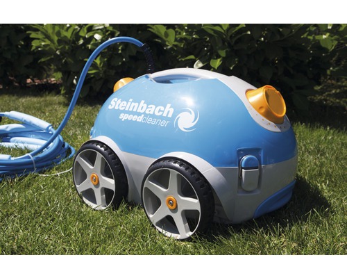 Robot de nettoyage de piscine Steinbach Speedcleaner sur pelouse