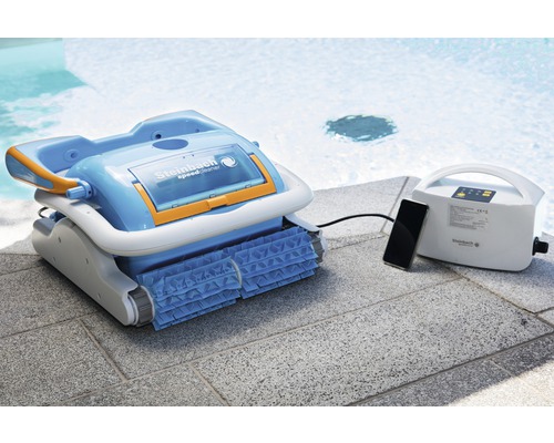 Robot de nettoyage de piscine Steinbach avec unité de commande à côté de la piscine