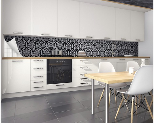 Cuisine moderne avec film de protection anti-éclaboussures au design damassé