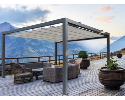 Terrasse avec pergola, mobilier de salon et bacs à plantes avec vue sur la montagne