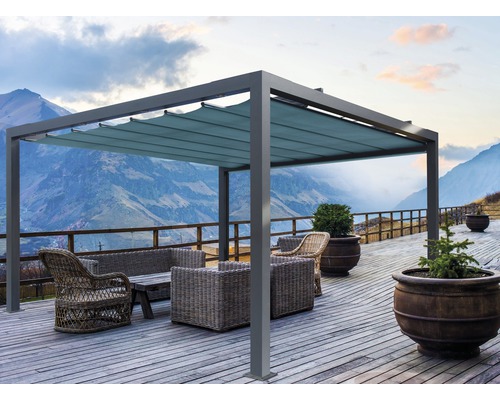 Terrasse avec pavillon gris, coin salon et vue sur la montagne
