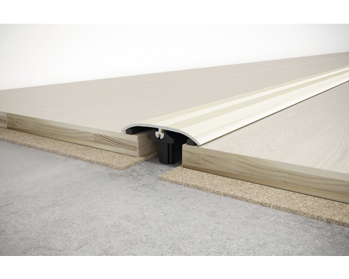 Profilé de sol pour raccorder deux revêtements de sol.