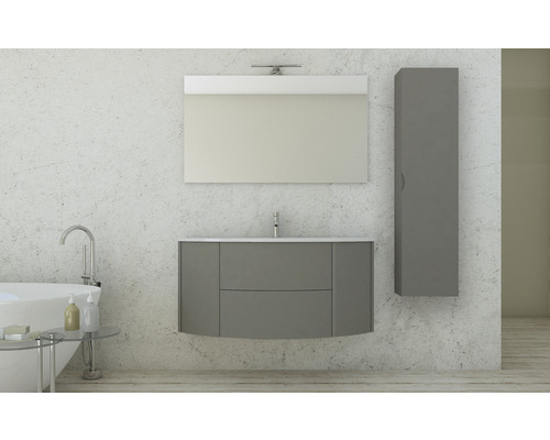 Salle de bain avec meuble sous-lavabo, armoire de toilette et armoire haute