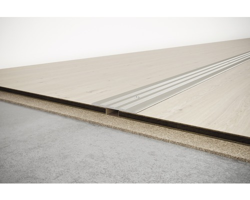 Bodenprofil aus Aluminium auf Laminatboden