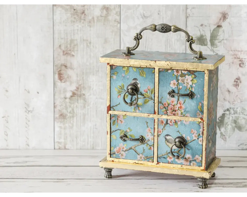 Commode décorative avec quatre tiroirs, ornée de motifs d''oiseaux et de fleurs