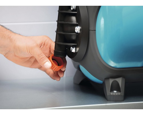 Boîtier de tuyau d''arrosage avec raccord de tuyau connecté