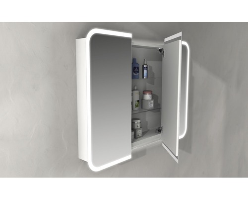 Armoire de toilette ouverte avec éclairage et étagères en verre pour les accessoires de salle de bain