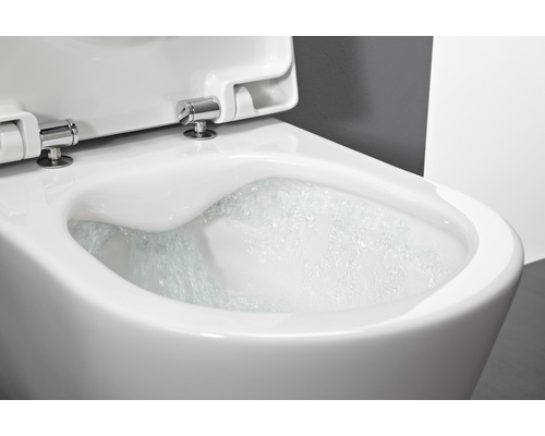 WC à fond creux suspendu blanc avec eau de rinçage