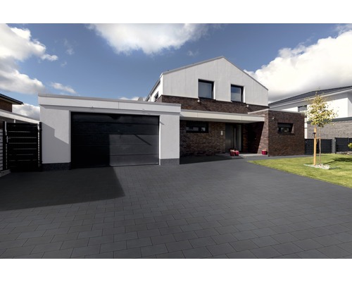 Maison résidentielle moderne avec garage et allée pavée