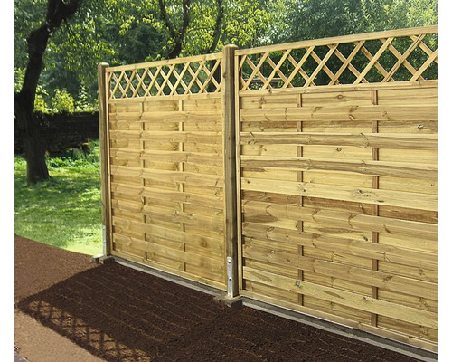 Holzzaun mit Rautenmuster für den Garten