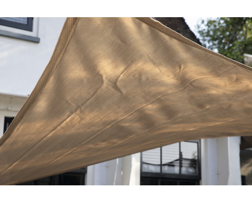 Sonnensegel aus Stoff im Aussenbereich