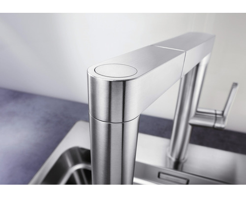 Robinet de cuisine en acier inoxydable en détail