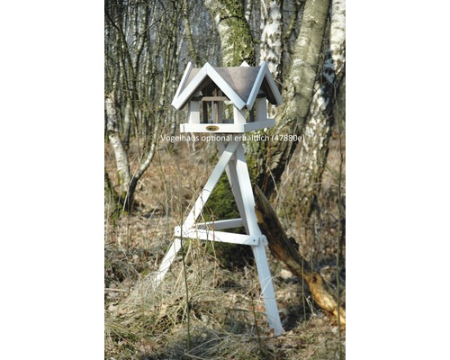 Nichoir avec support dans le jardin