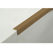 Holztreppenkantenprofil auf weisser Oberfläche