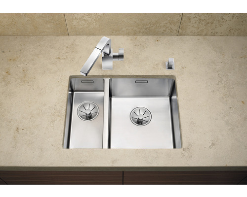 Edelstahlspüle mit Abtropffläche und Armatur