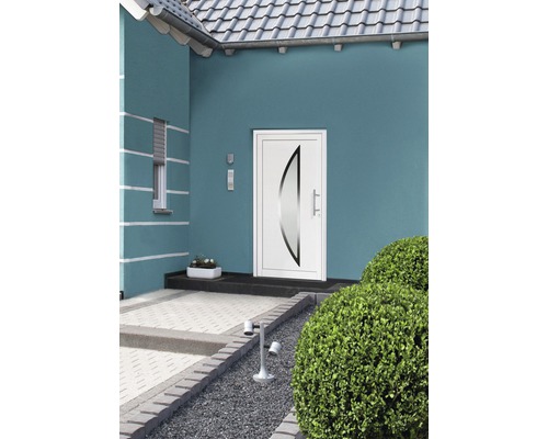 Zone d''entrée d''une maison avec porte d''entrée avec insert en verre