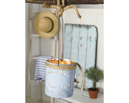 Dekorative Windlichtlaterne aus einer Dose mit Seilaufhängung