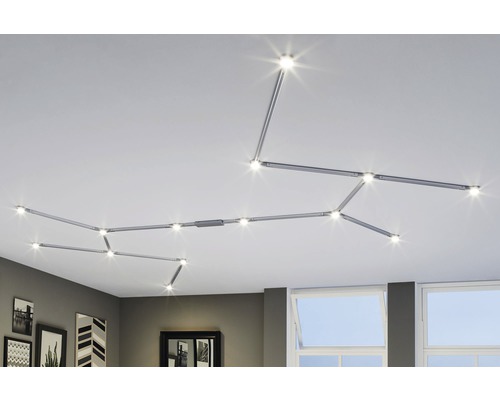 Plafonnier avec spots pivotants dans le salon