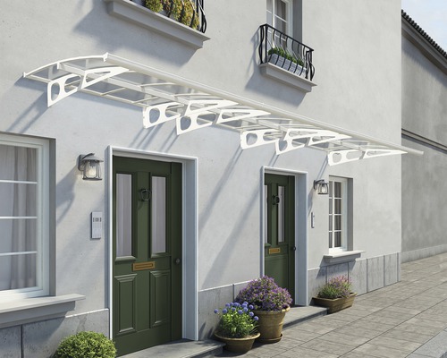 Fassade eines Hauses mit einem Vordach über zwei Haustüren