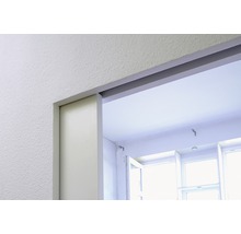 Porte coulissante partiellement ouverte à l''intérieur